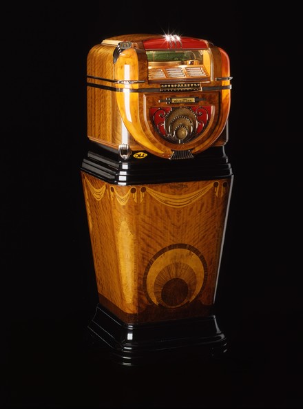 OLd Wurlitzer 81 con  Stand  1941 .jpg