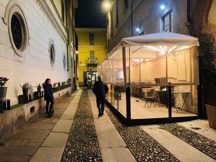 Ombrelloni_VerdeSalvia_Notte.jpg